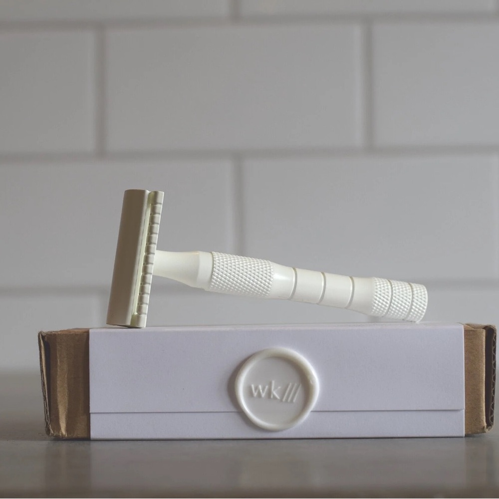 Well Kept Safety Razor with Brass Handle (pink or white)